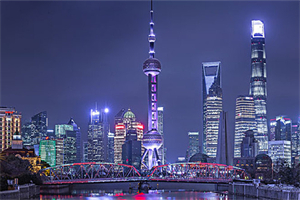 A gentle breeze in the ear, time pauses at a Shanghai tea house
